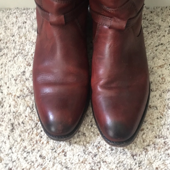 Lindsay Plate (Burnt Red) by The Frye Company - Picture 6 of 8